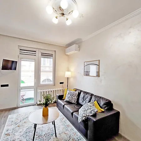 2bdr With Parking For 4 People Апартамент *