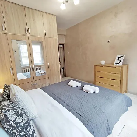 2bdr With Parking For 4 People Апартамент