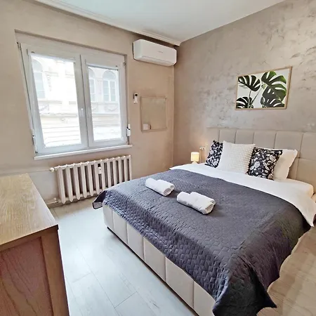2bdr With Parking For 4 People *