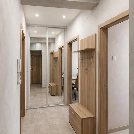 2bdr With Parking For 4 People Апартамент