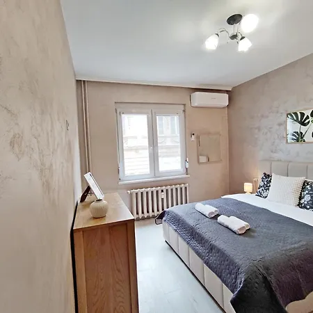 2bdr With Parking For 4 People Апартамент