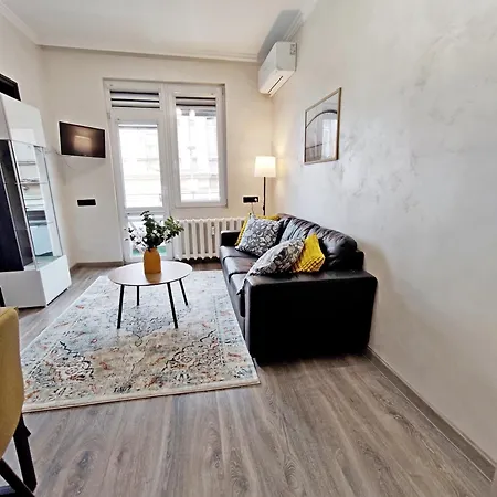 2bdr With Parking For 4 People Апартамент
