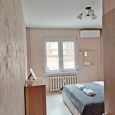 2bdr With Parking For 4 People Апартамент